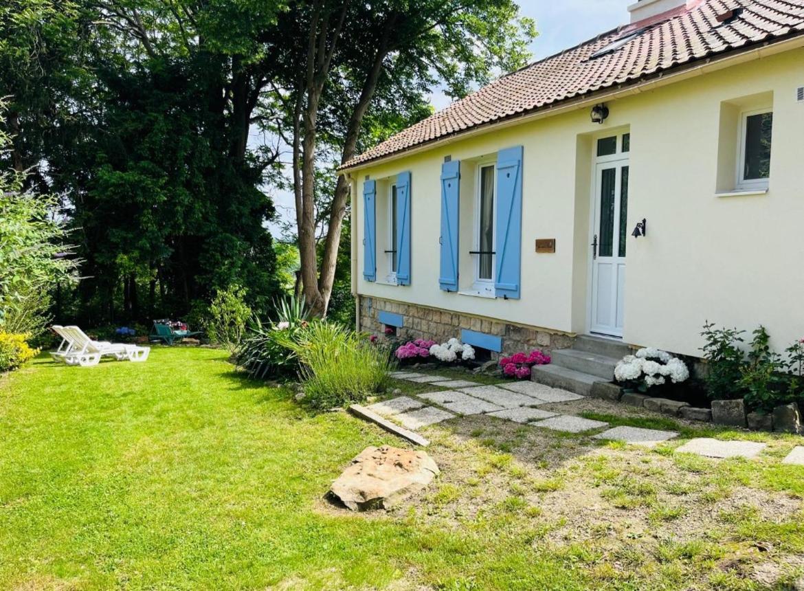 Les Volets Bleus Vila Parmain Exterior foto